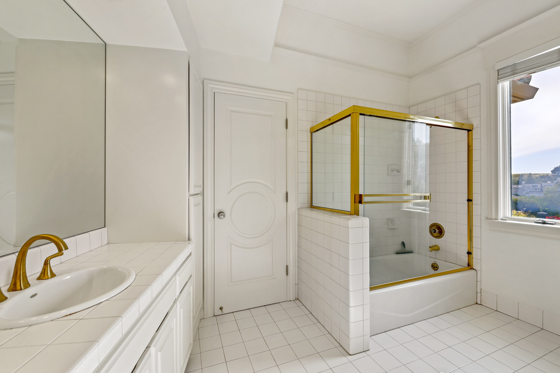 EXCEPTIONAL CUSTOM RESIDENCE – image 21