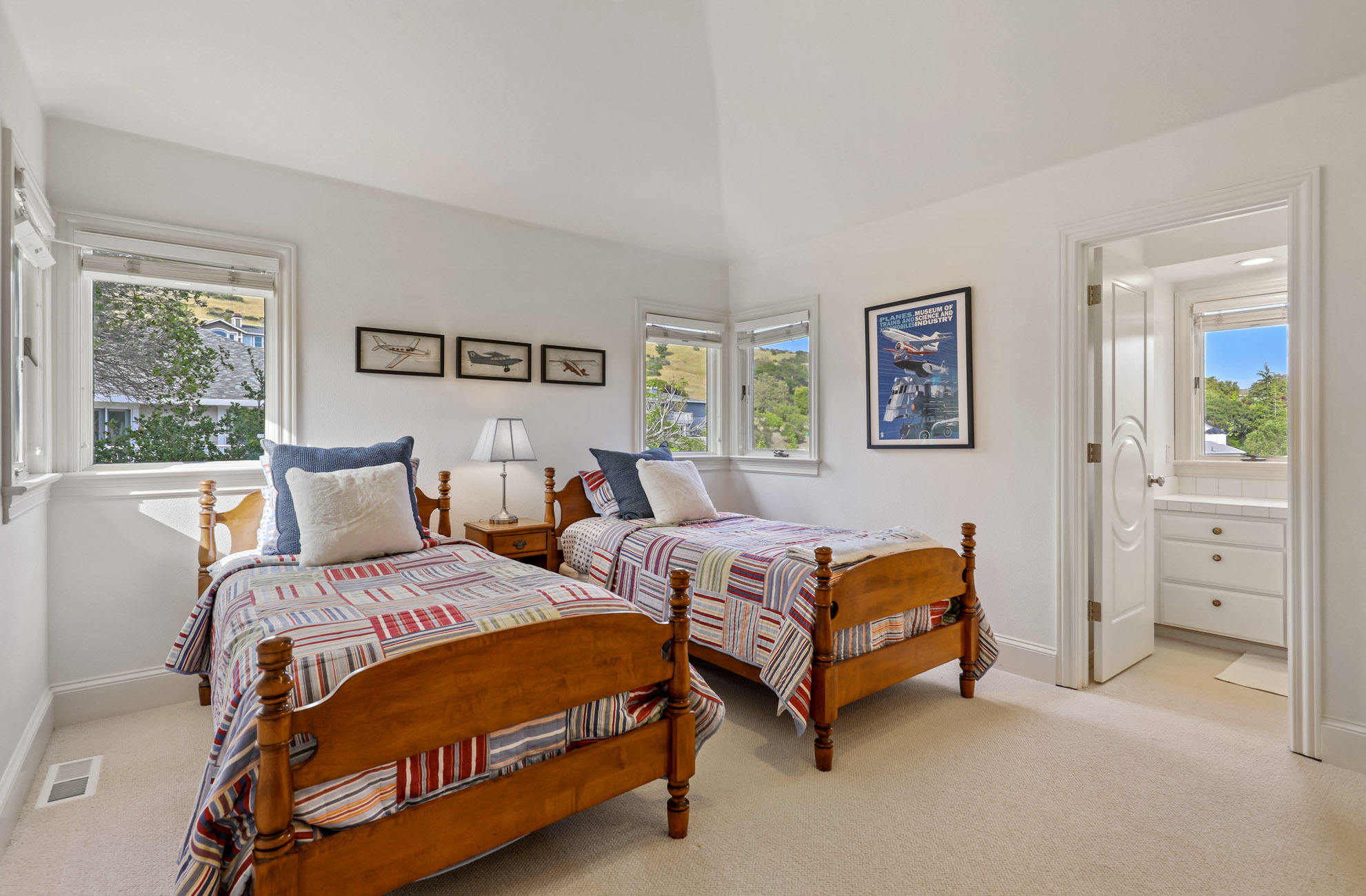 EXCEPTIONAL CUSTOM RESIDENCE – image 22
