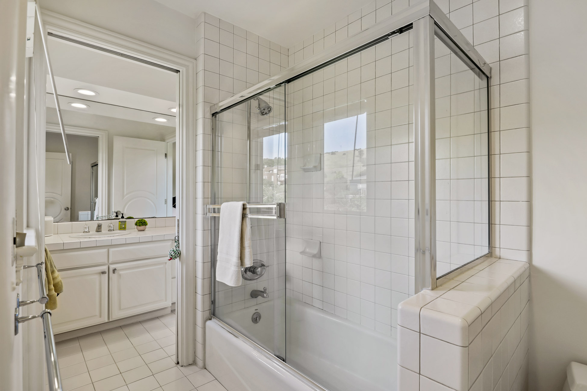 EXCEPTIONAL CUSTOM RESIDENCE – image 23