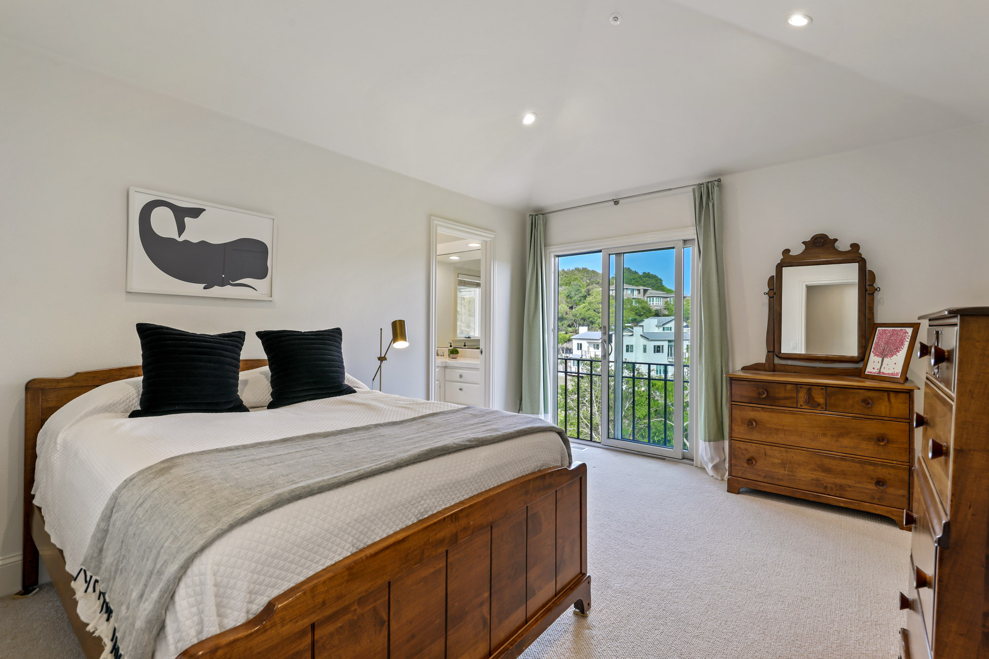 EXCEPTIONAL CUSTOM RESIDENCE – image 24