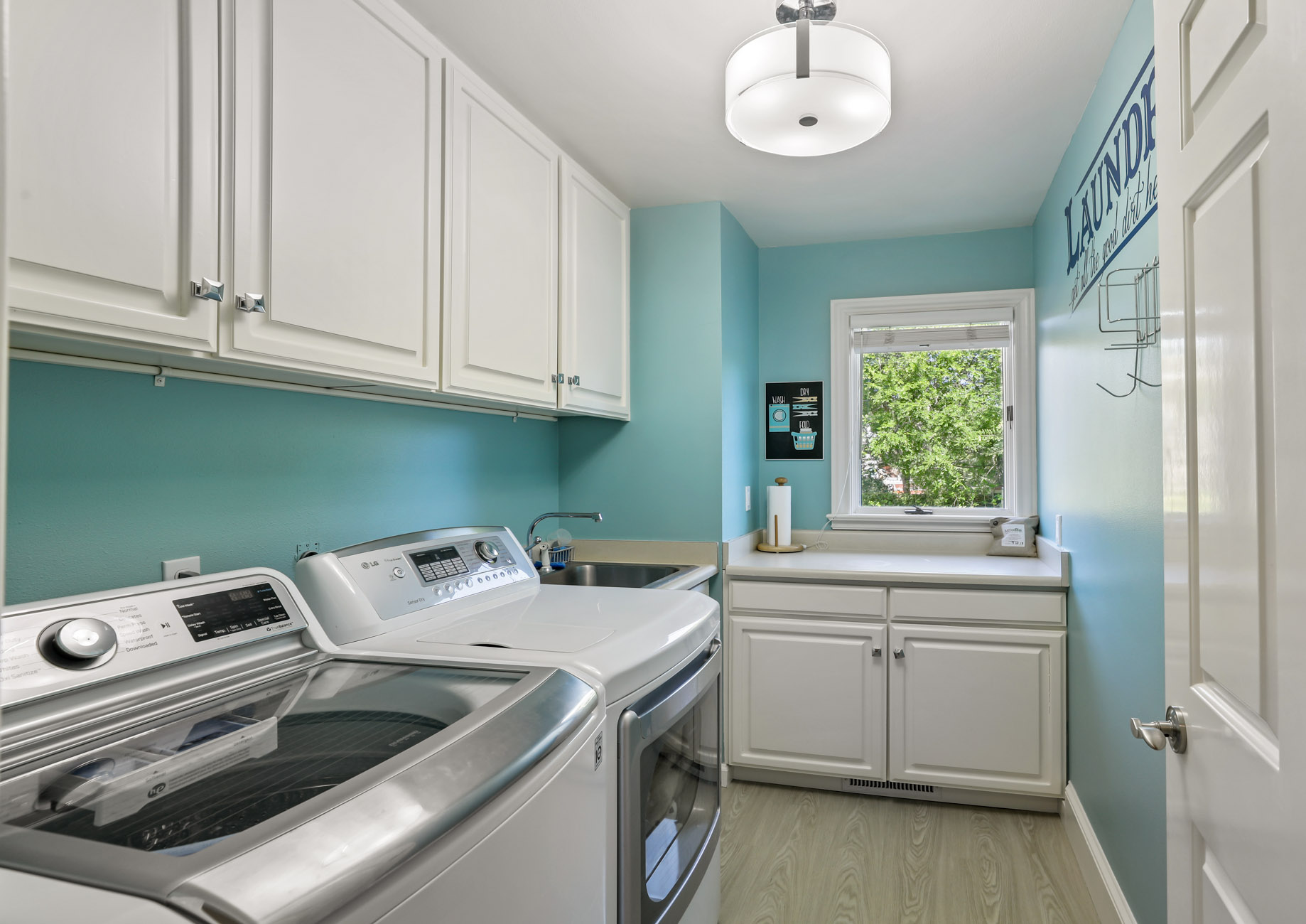 EXCEPTIONAL CUSTOM RESIDENCE – image 27