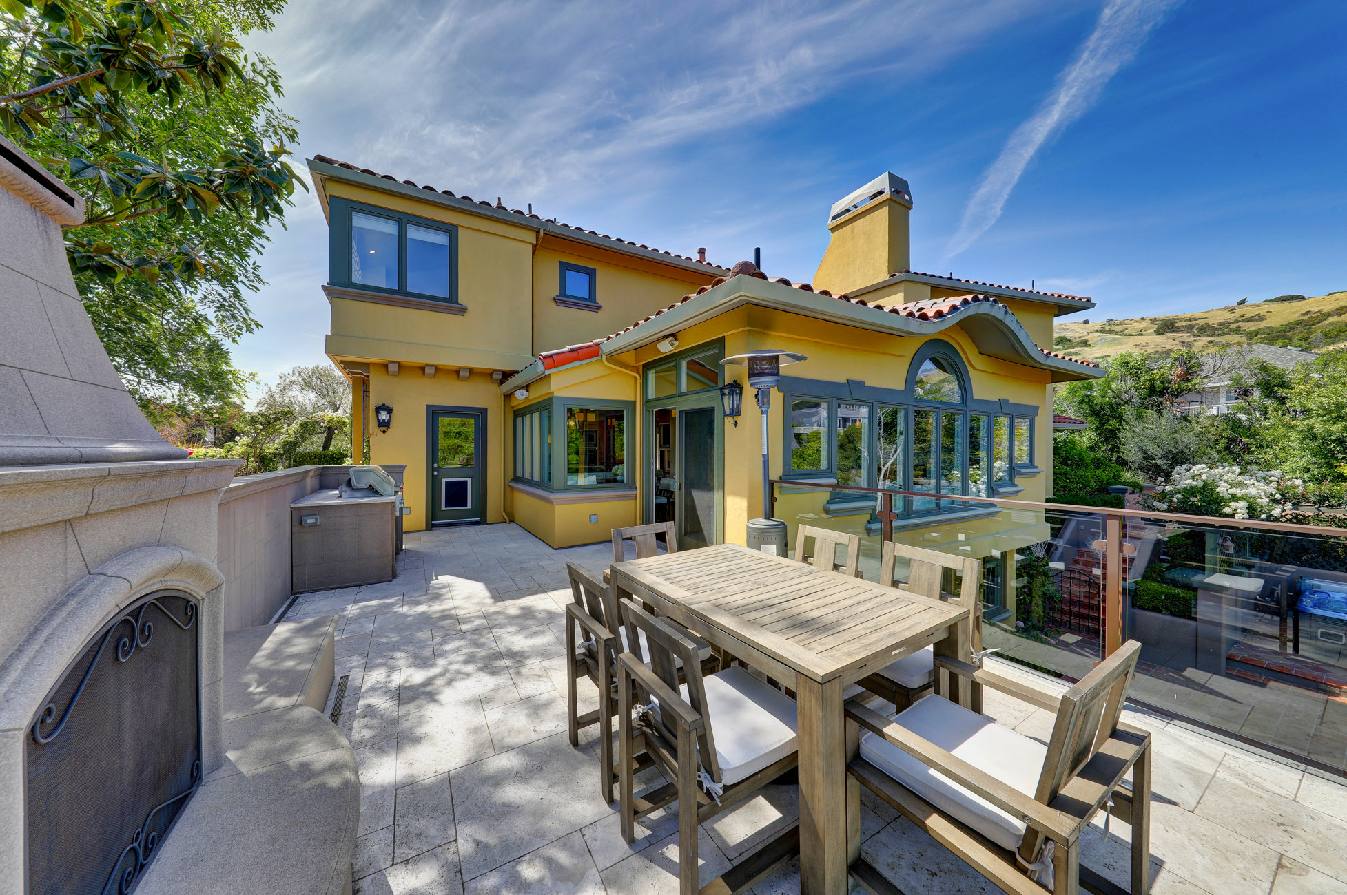 EXCEPTIONAL CUSTOM RESIDENCE – image 30