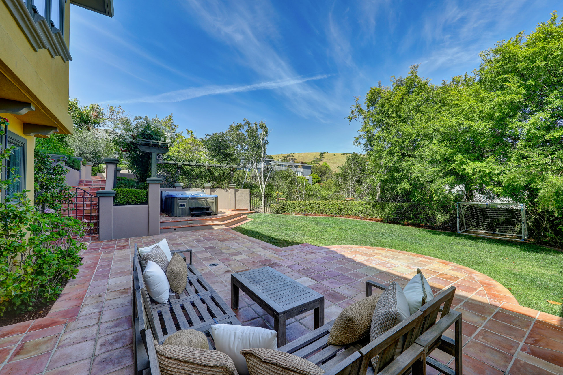 EXCEPTIONAL CUSTOM RESIDENCE – image 31