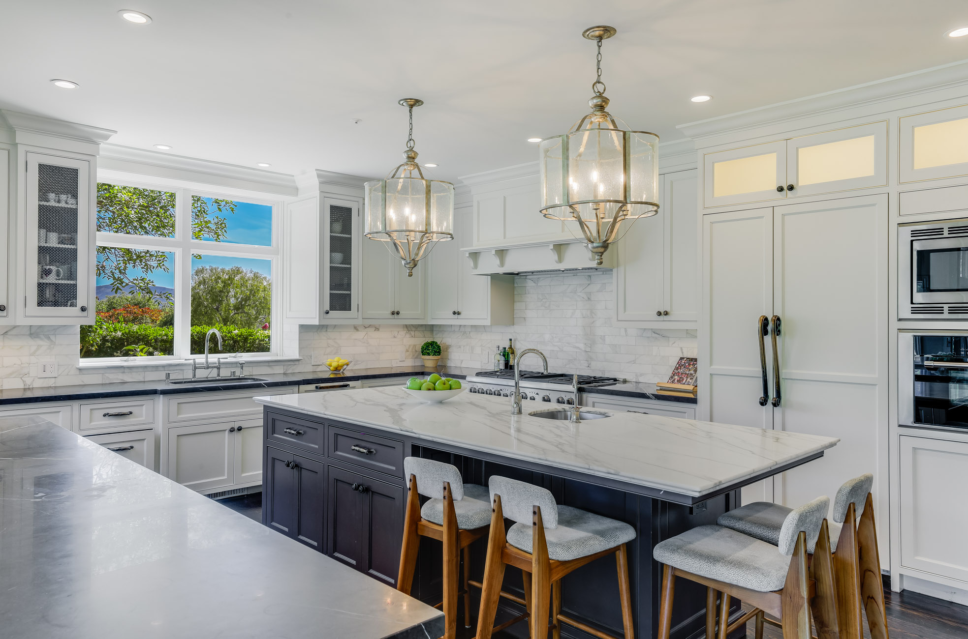 EXCEPTIONAL CUSTOM RESIDENCE – image 5