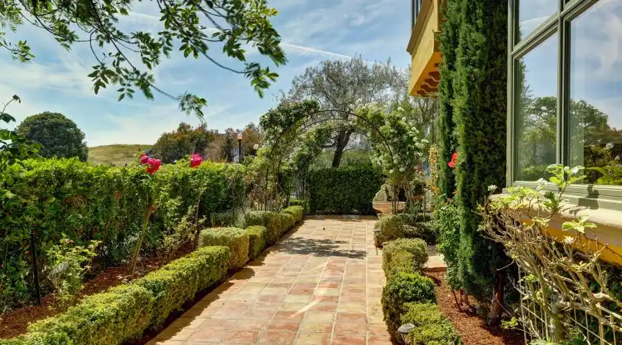 25 Turtle Rock Ct, Belvedere Tiburon, California 94920, United States, 6 Bedrooms Bedrooms, ,4.5 BathroomsBathrooms,Residential,For Sale,25 Turtle Rock Ct,1073996