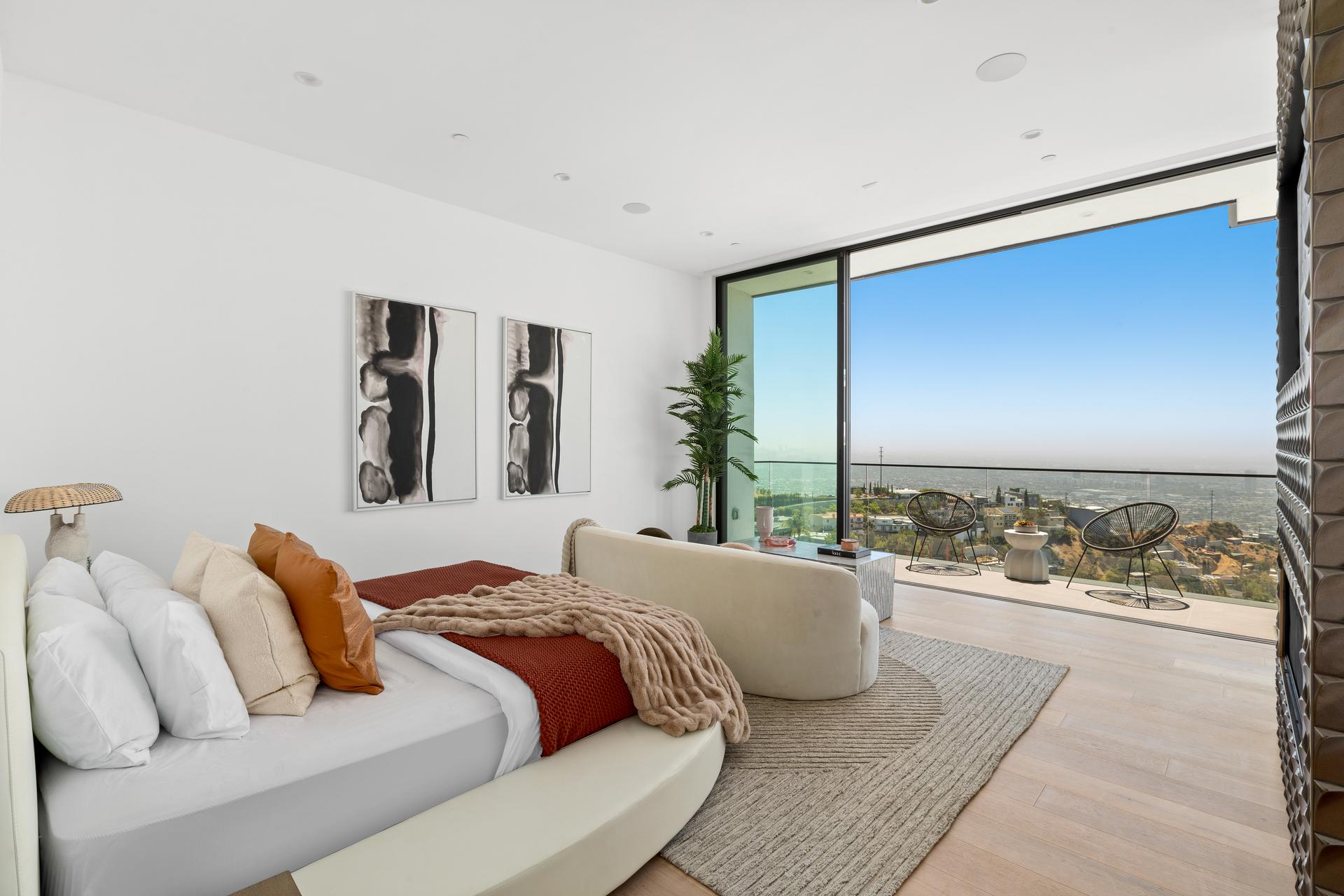 1916 Sunset Plaza Dr – image 4