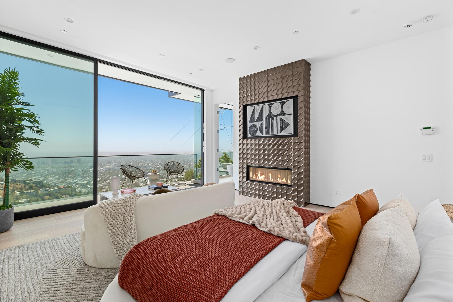 1916 Sunset Plaza Dr – image 5