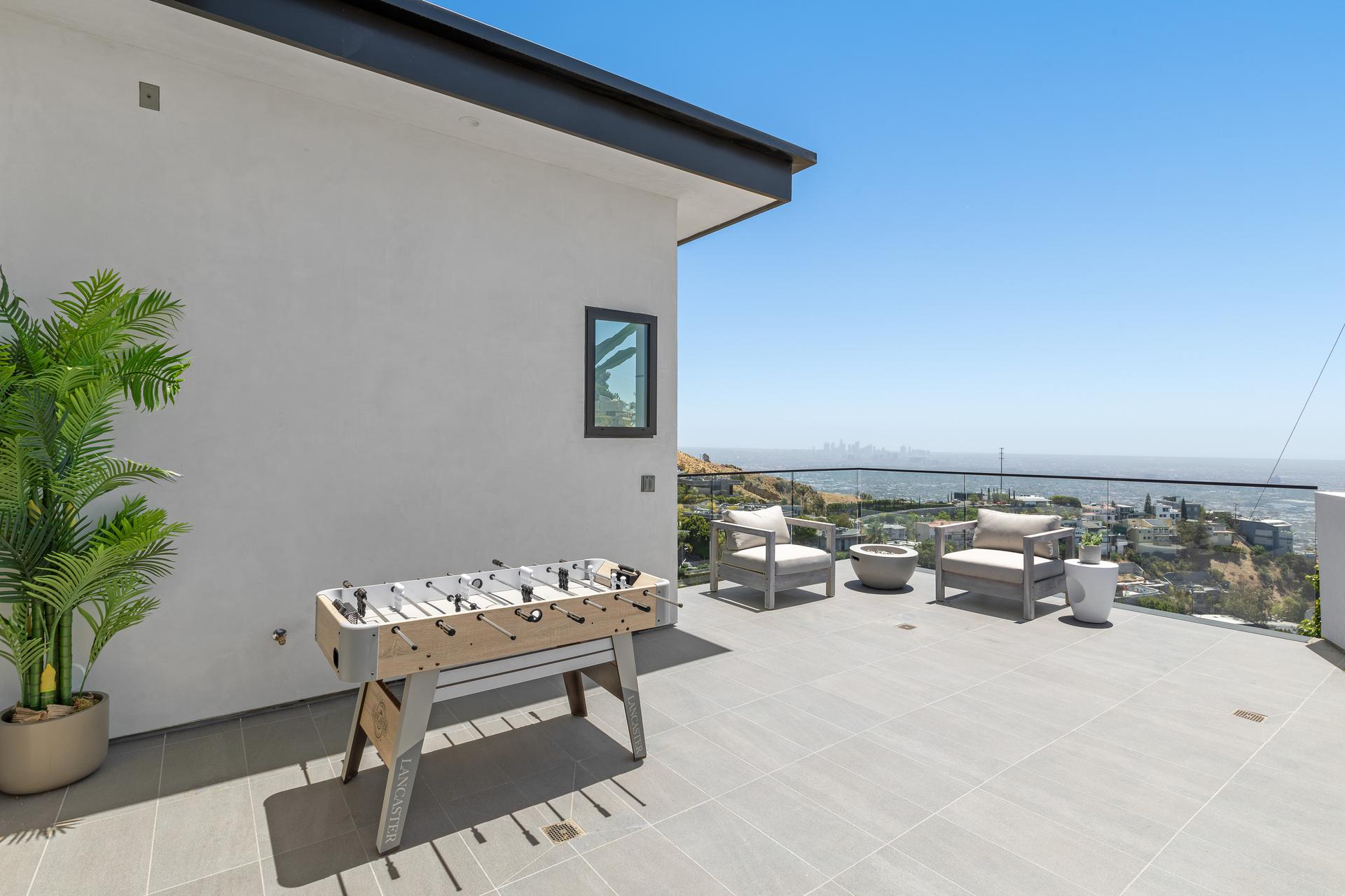 1916 Sunset Plaza Dr – image 13