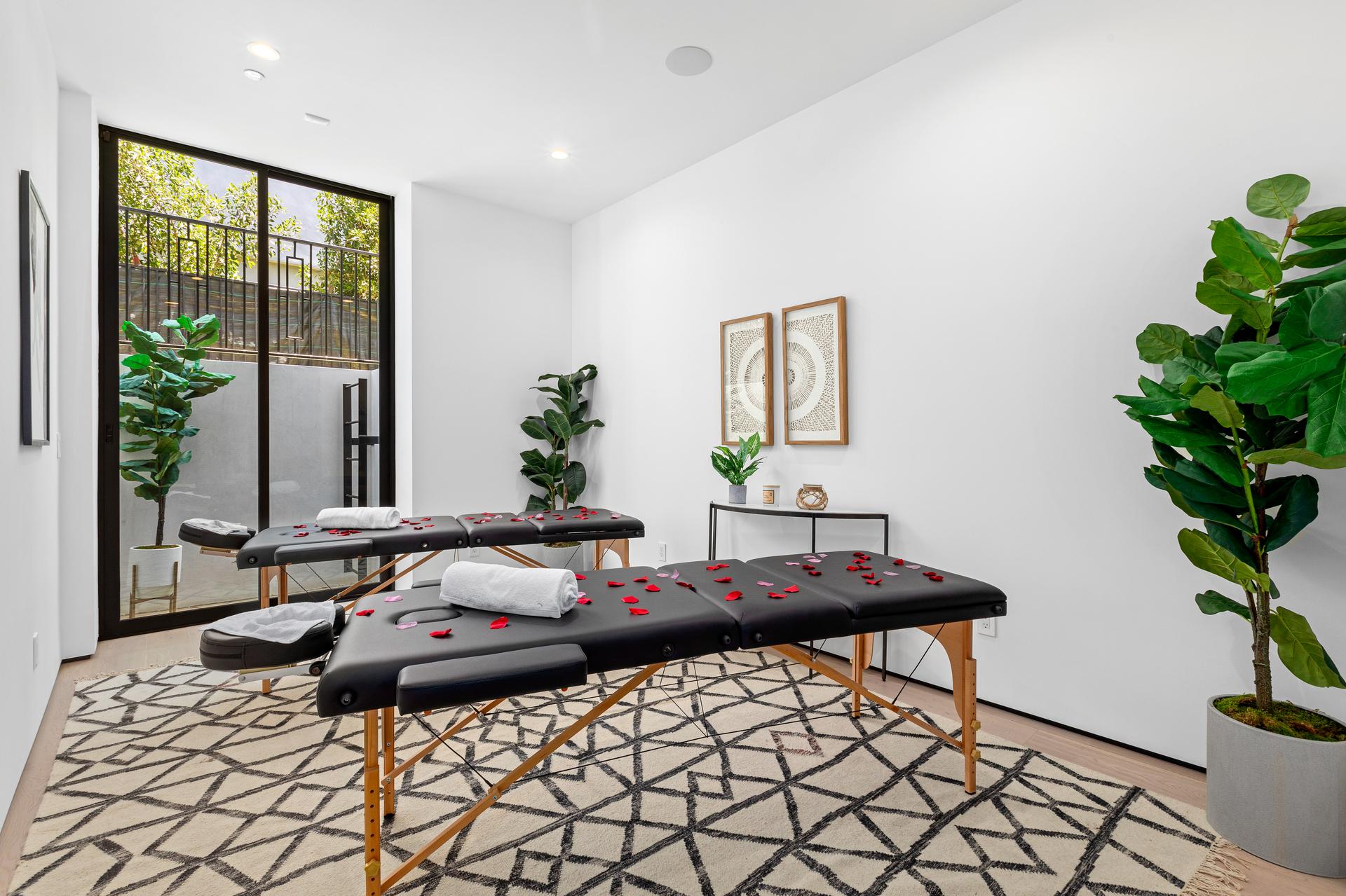1916 Sunset Plaza Dr – image 15