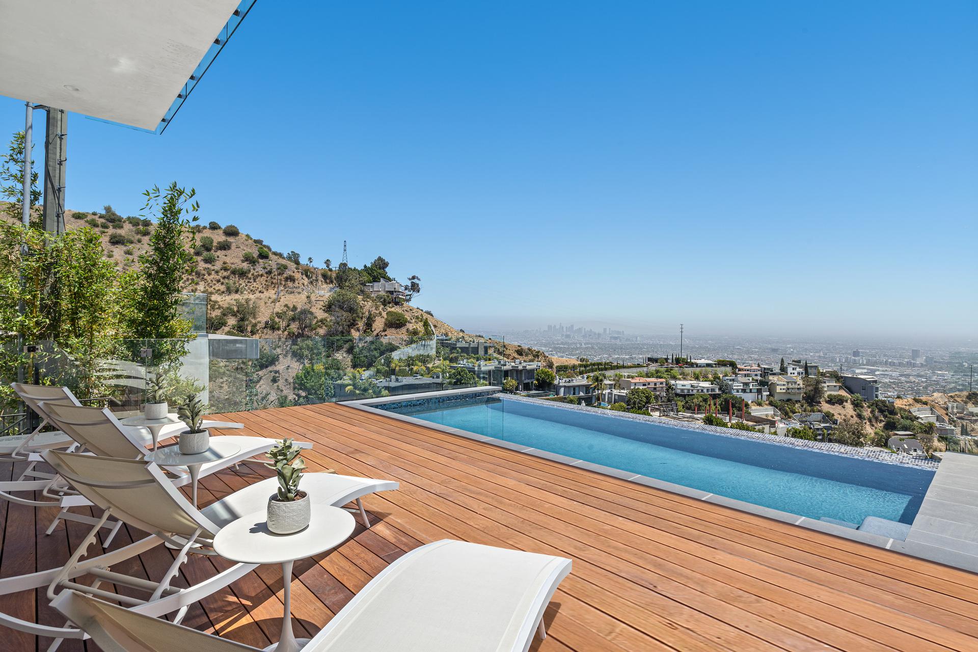 1916 Sunset Plaza Dr – image 31