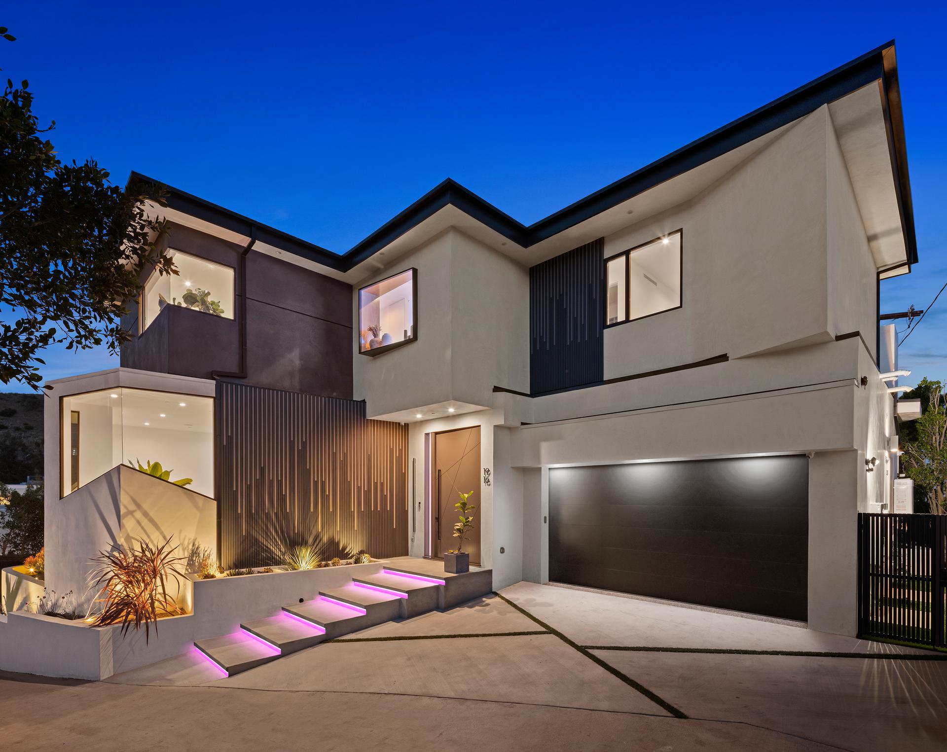 1916 Sunset Plaza Dr – image 32