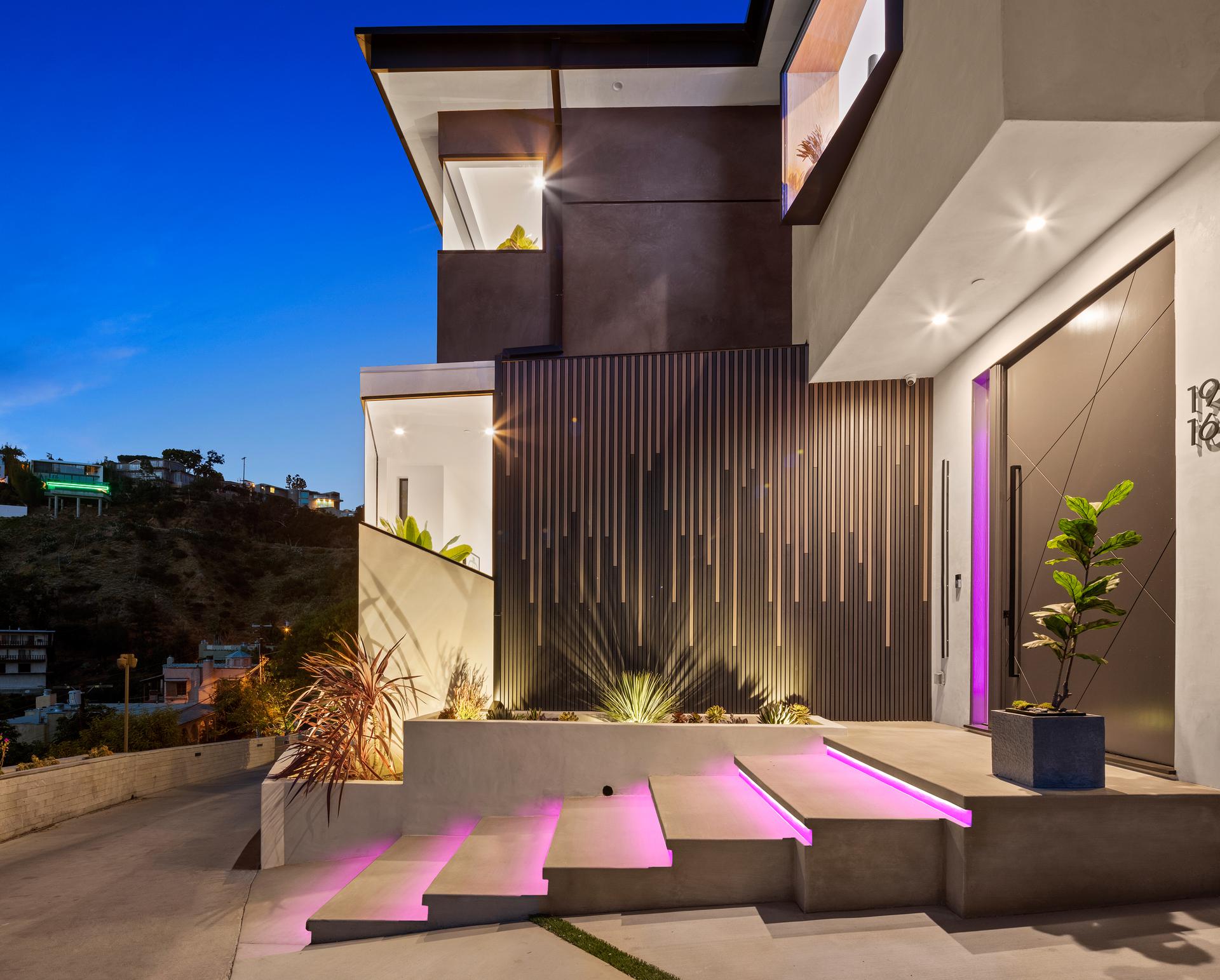 1916 Sunset Plaza Dr – image 33