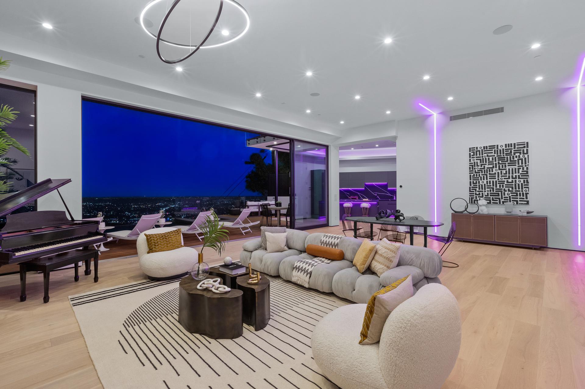 1916 Sunset Plaza Dr – image 2