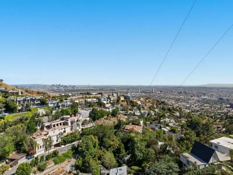 1916 Sunset Plaza Dr – image 43