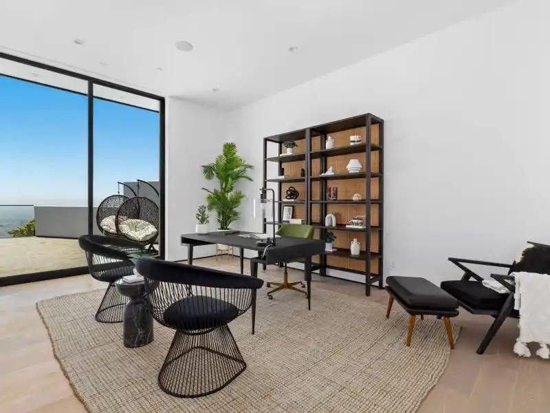 1916 Sunset Plaza Dr – image 10