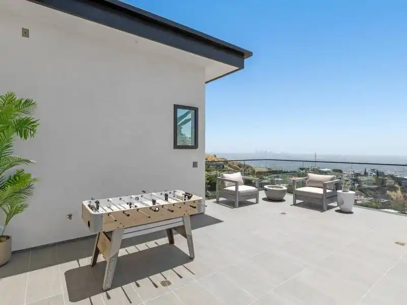 1916 Sunset Plaza Dr – image 13