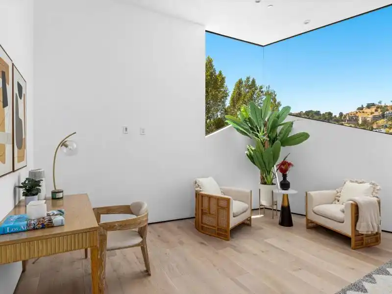 1916 Sunset Plaza Dr – image 24