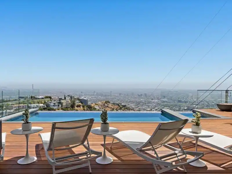 1916 Sunset Plaza Dr – image 30