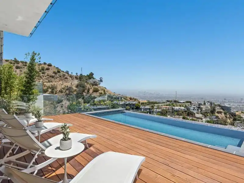 1916 Sunset Plaza Dr – image 31