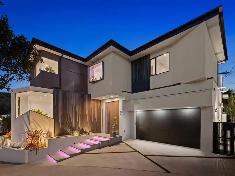 1916 Sunset Plaza Dr – image 32