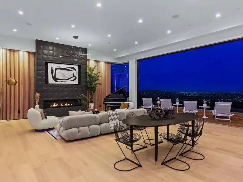 1916 Sunset Plaza Dr – image 1