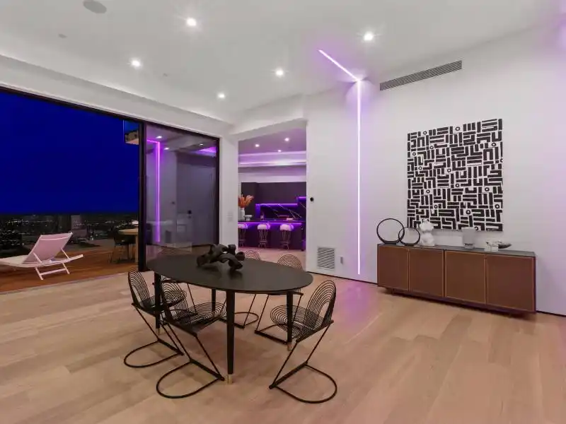 1916 Sunset Plaza Dr – image 35