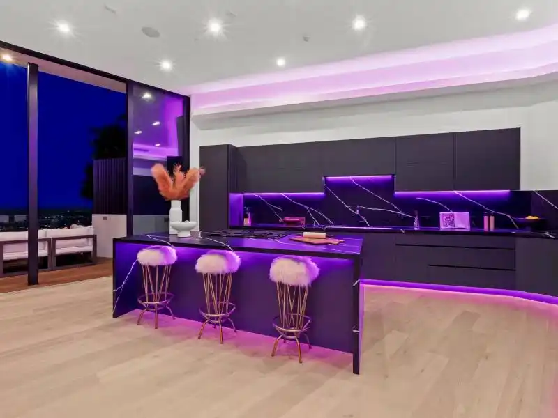 1916 Sunset Plaza Dr – image 36