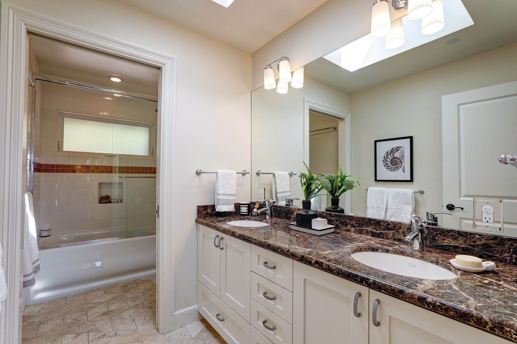 PRIME TIBURON LOCATION – image 17