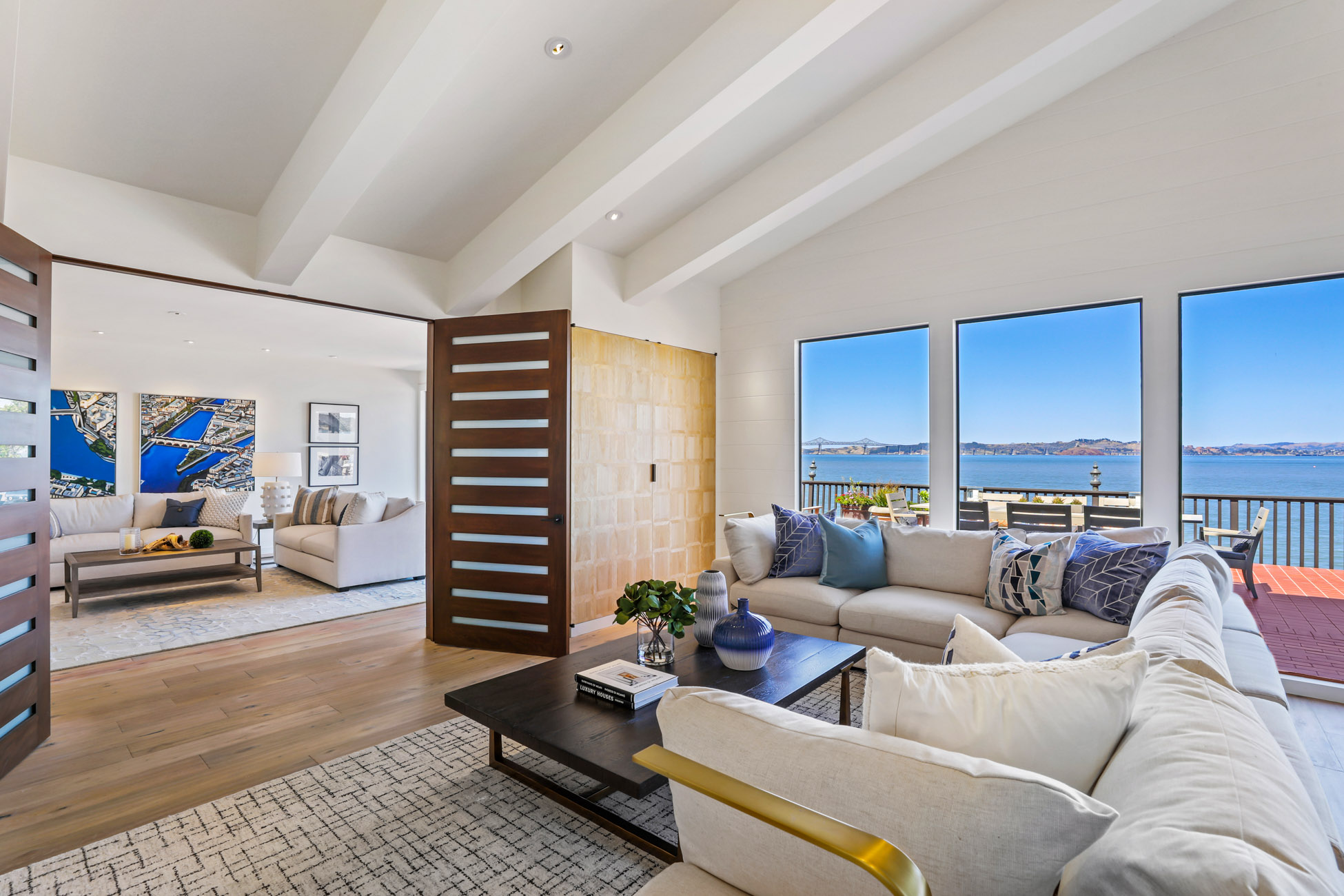 EXTRAORDINARY WATERFRONT RETREAT – image 10