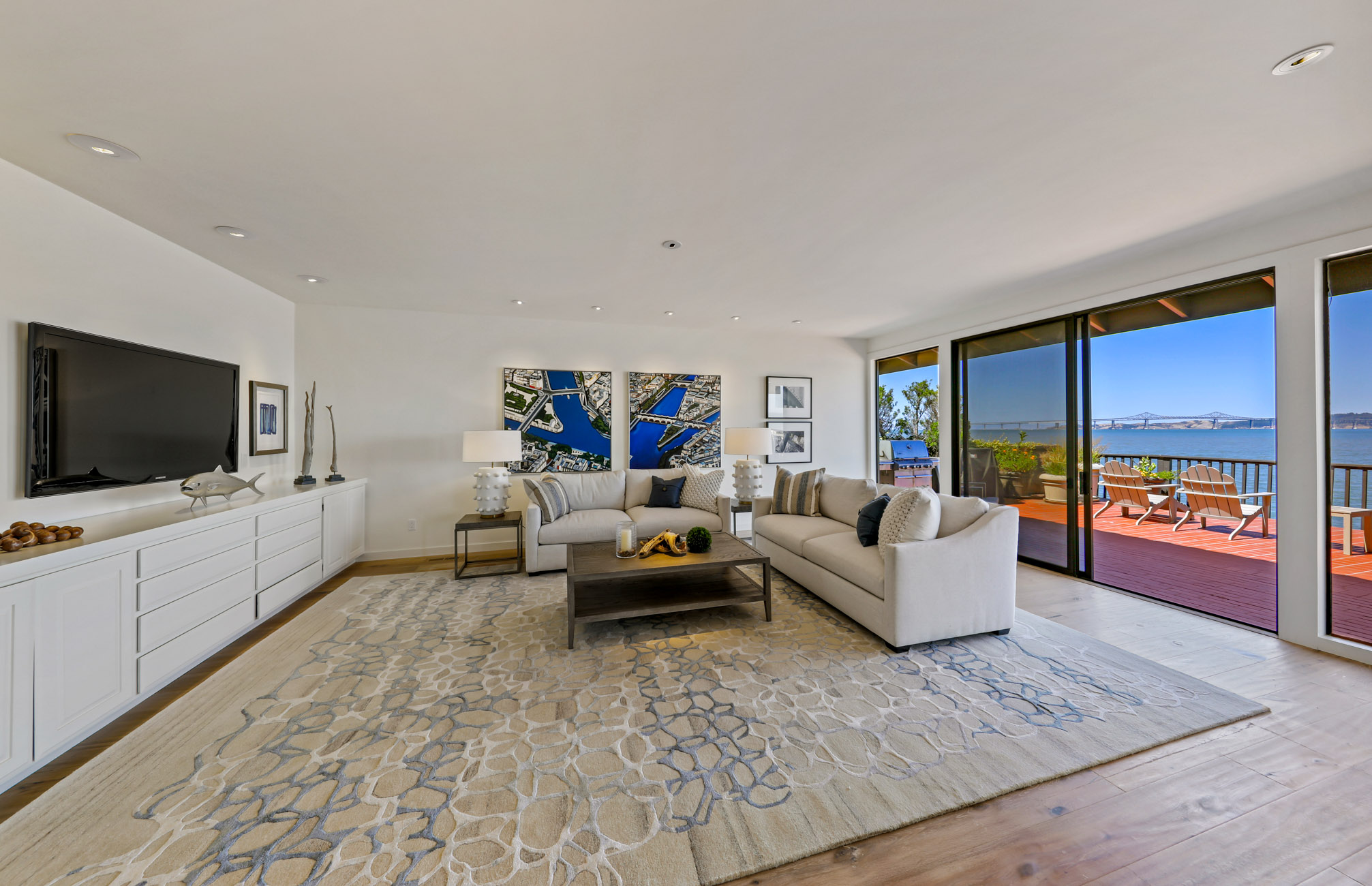 EXTRAORDINARY WATERFRONT RETREAT – image 12