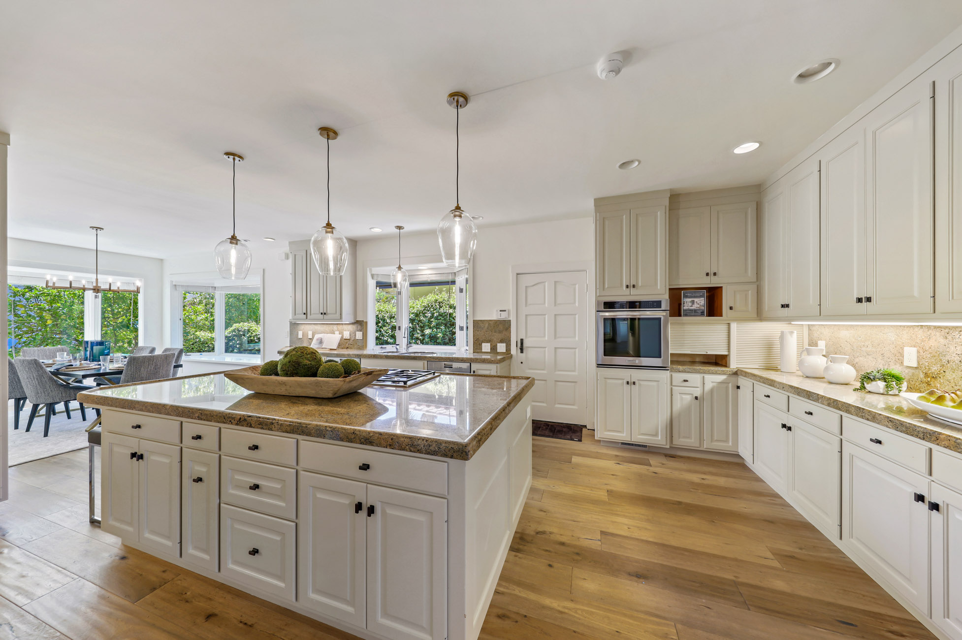 EXTRAORDINARY WATERFRONT RETREAT – image 13