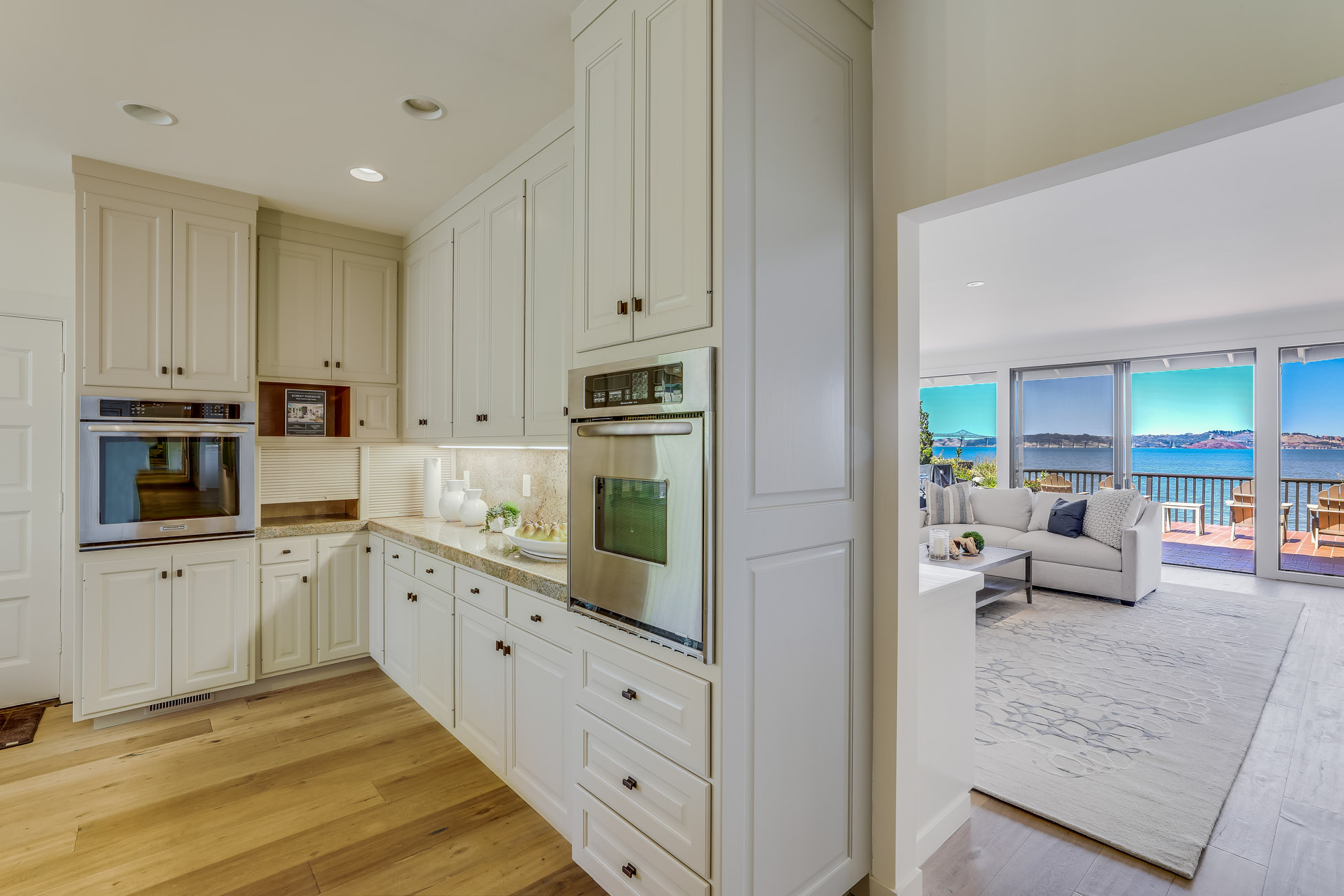 EXTRAORDINARY WATERFRONT RETREAT – image 15