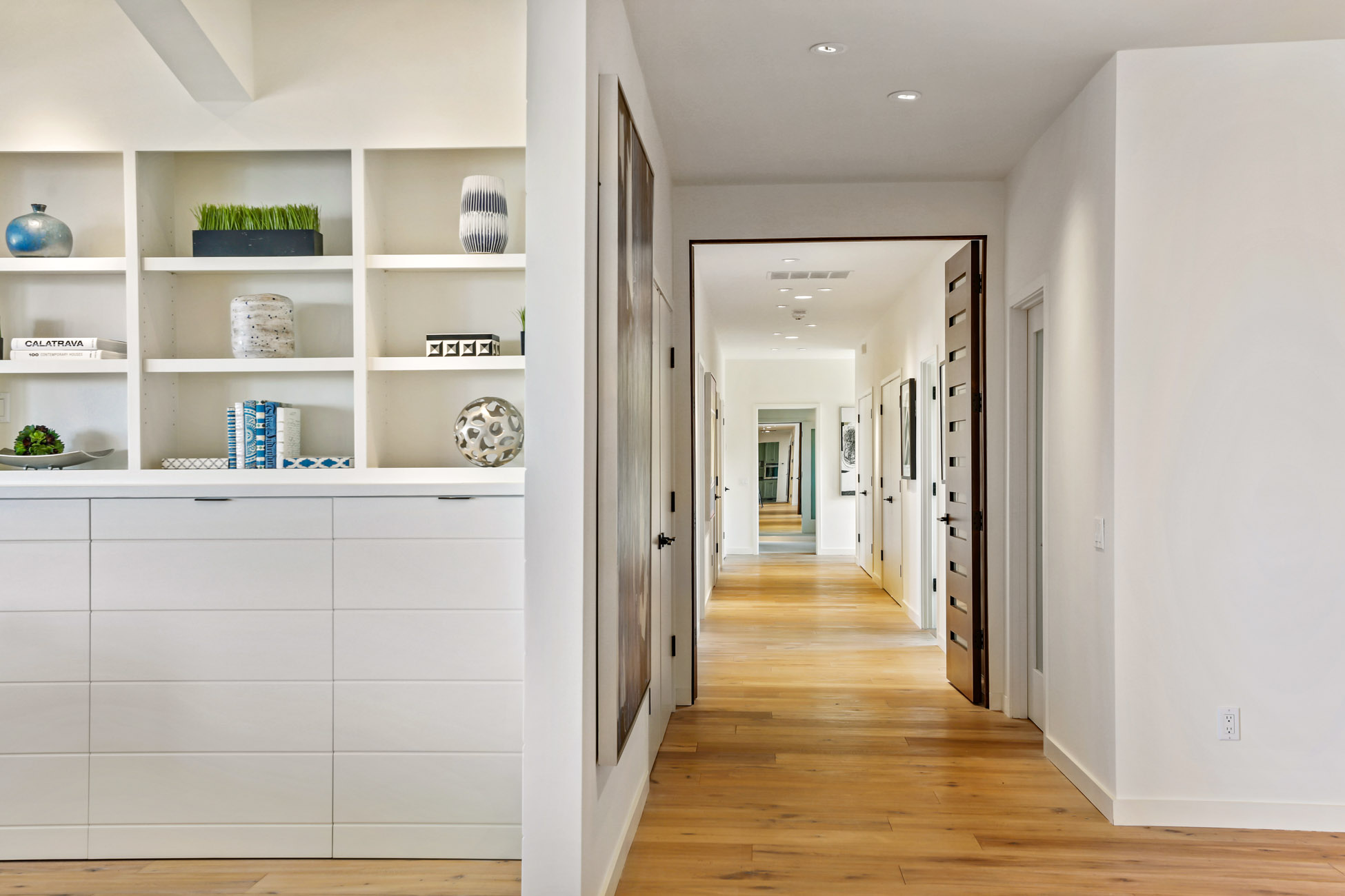 EXTRAORDINARY WATERFRONT RETREAT – image 18