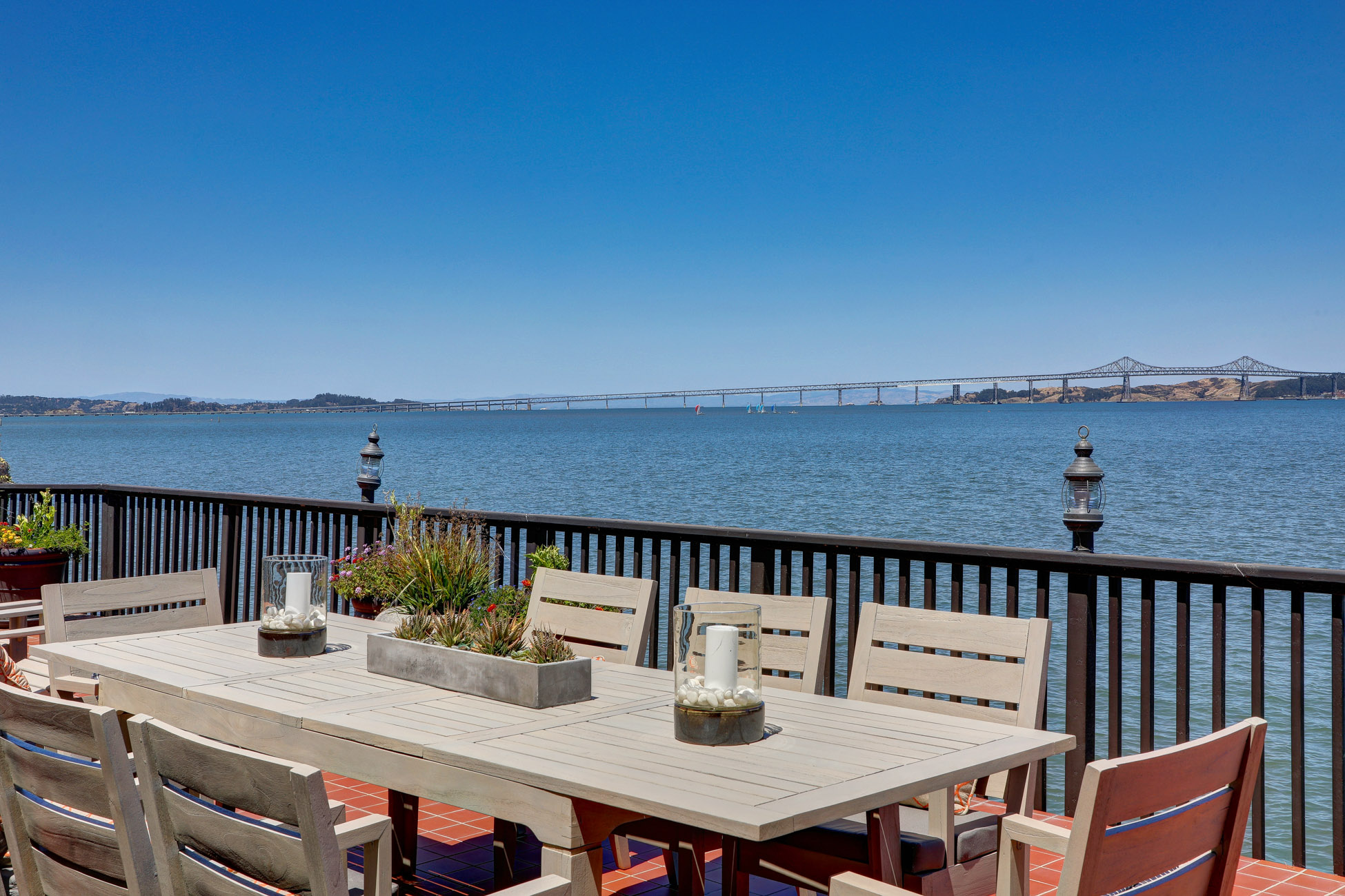 EXTRAORDINARY WATERFRONT RETREAT – image 28