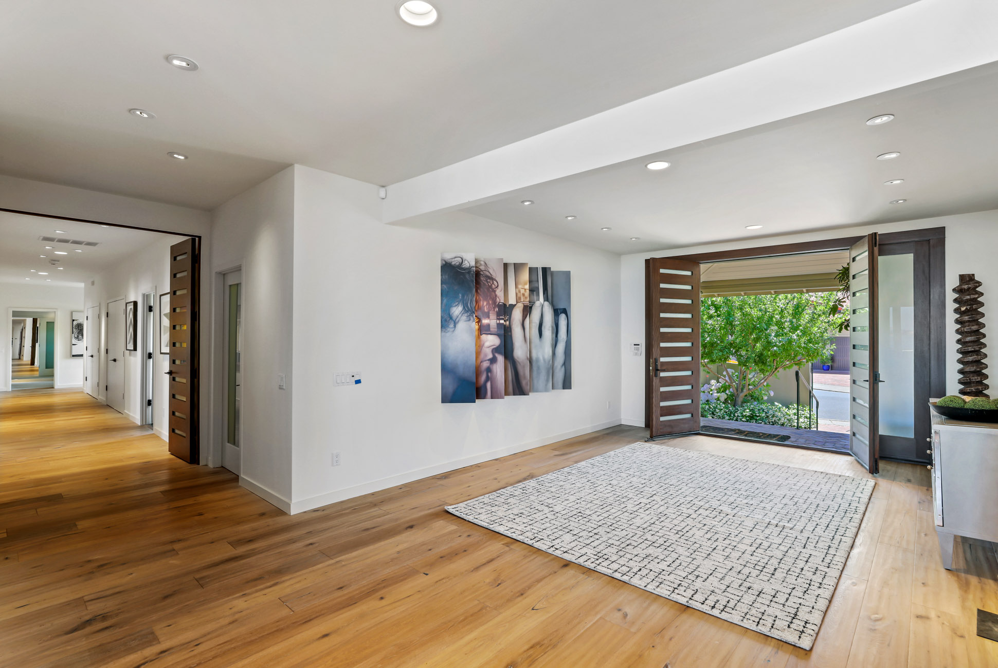 EXTRAORDINARY WATERFRONT RETREAT – image 5
