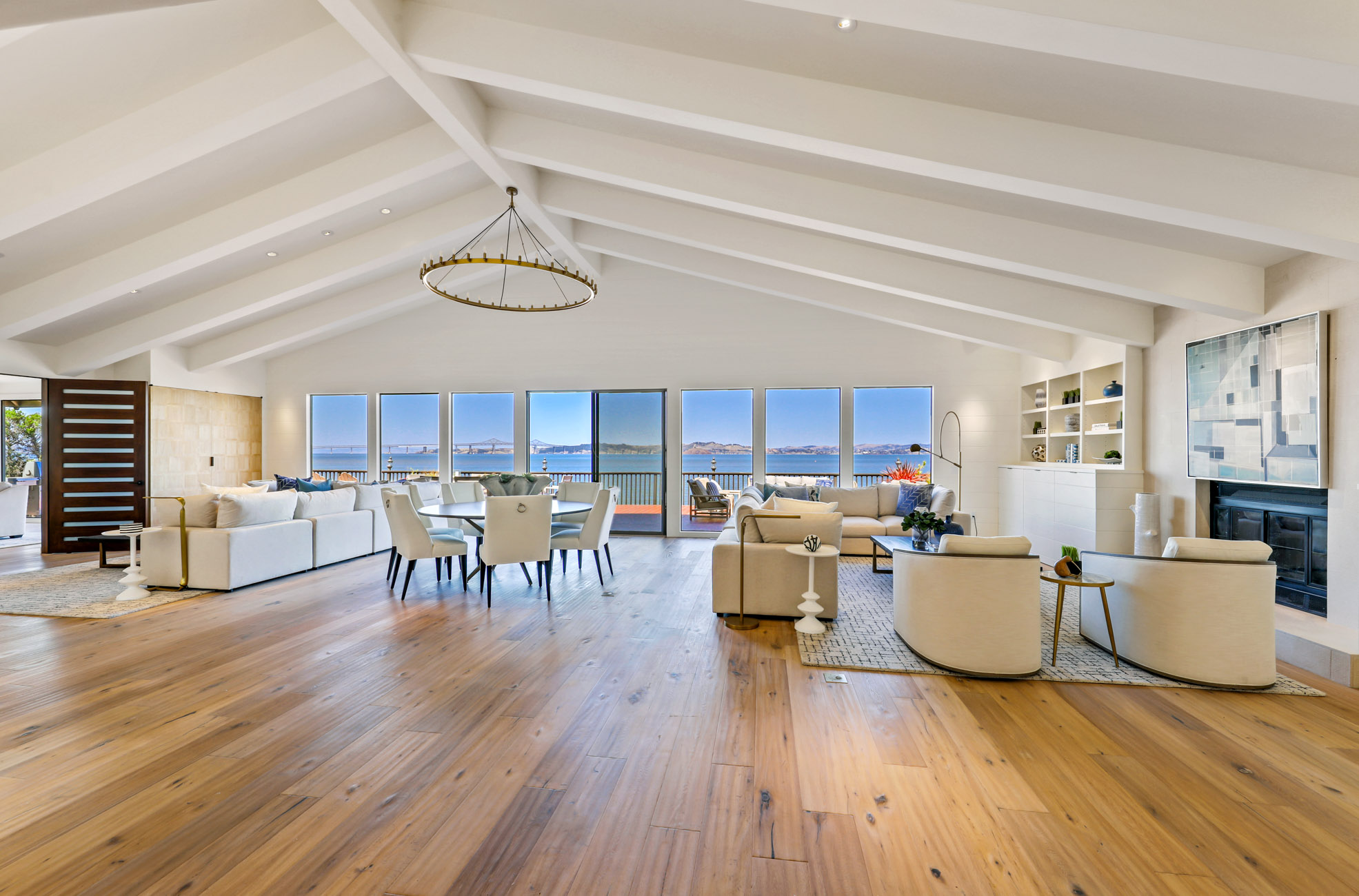 EXTRAORDINARY WATERFRONT RETREAT – image 6