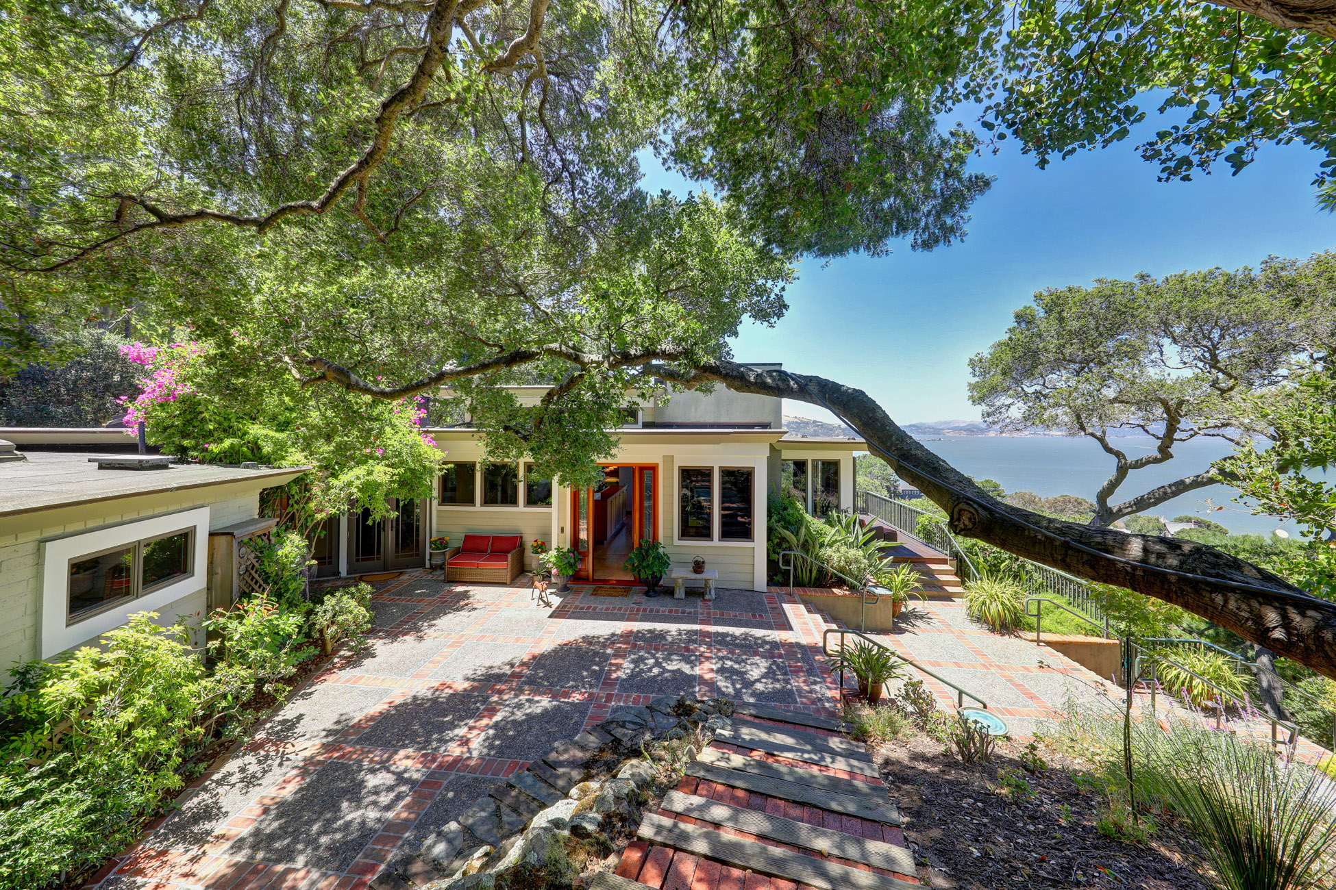 PARADISE RETREAT – image 74