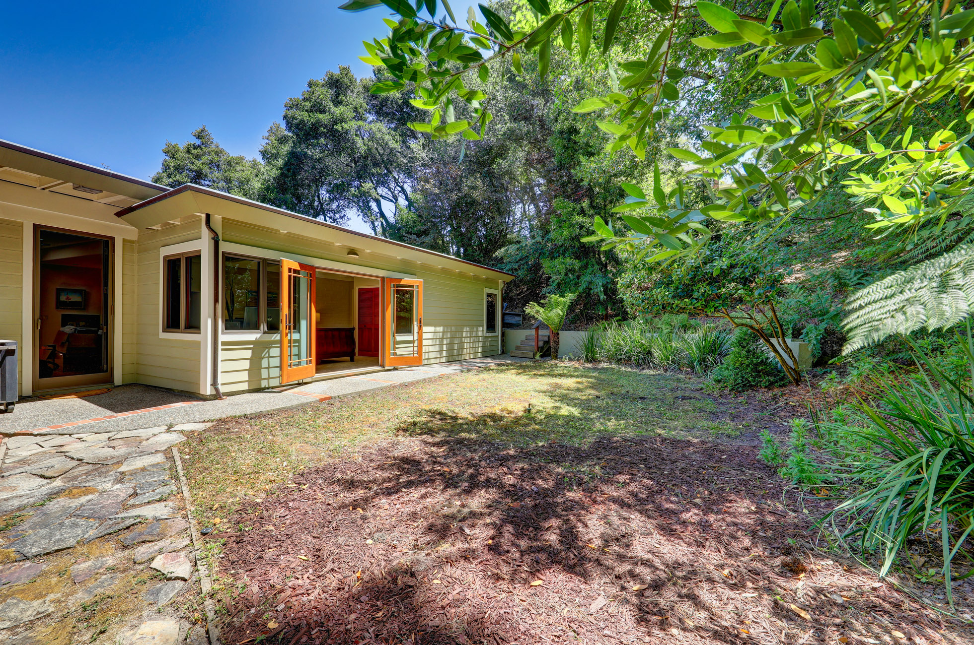 PARADISE RETREAT – image 35