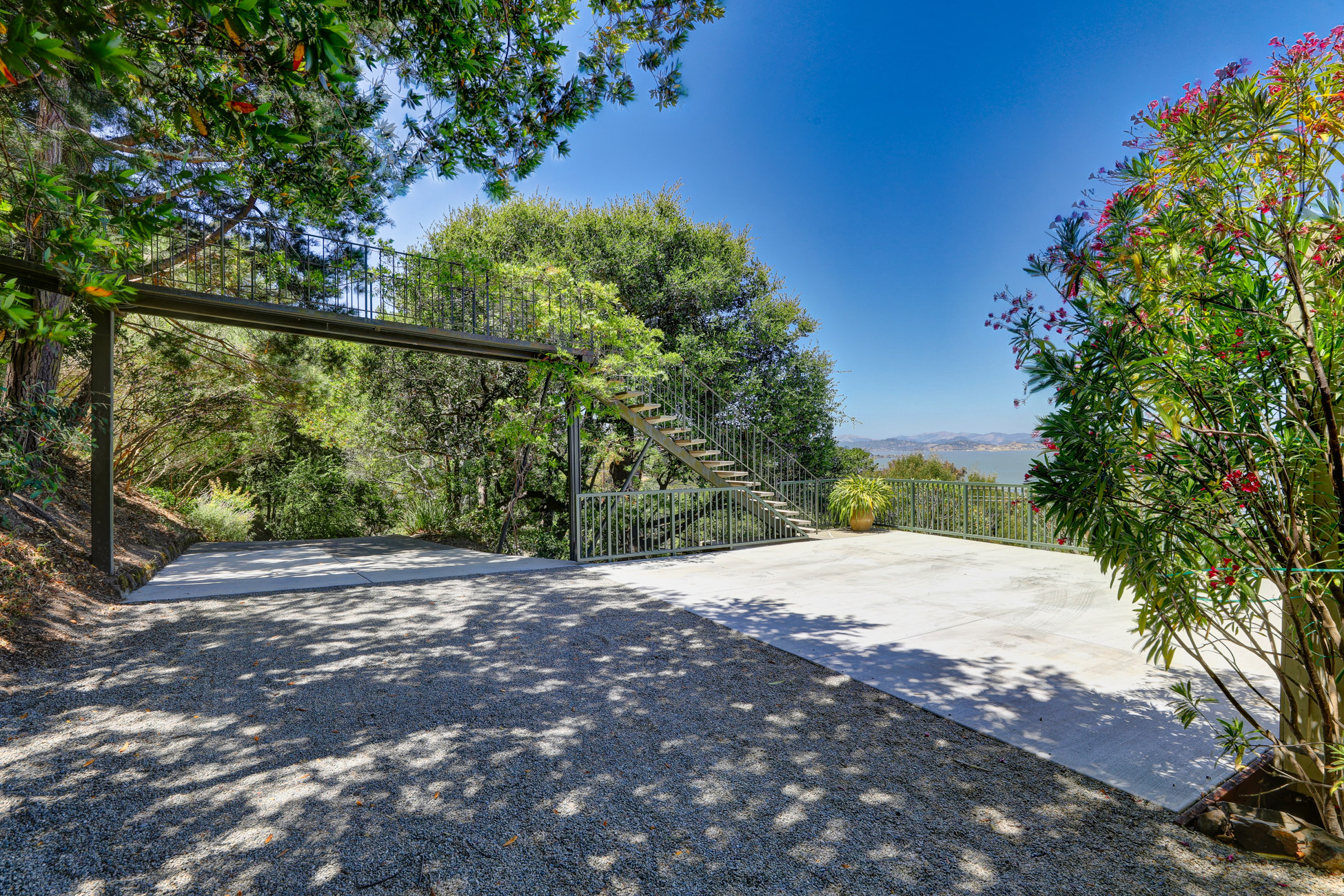 PARADISE RETREAT – image 85