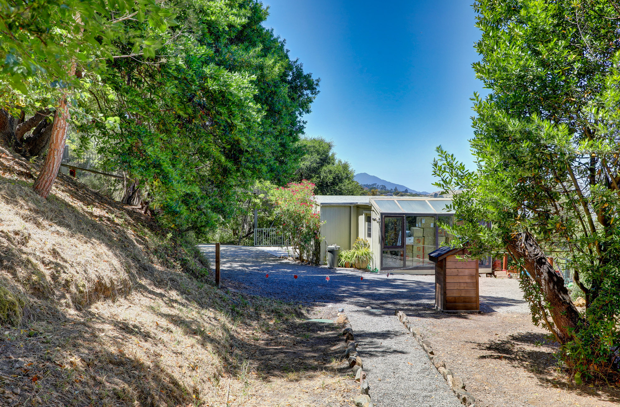 PARADISE RETREAT – image 60