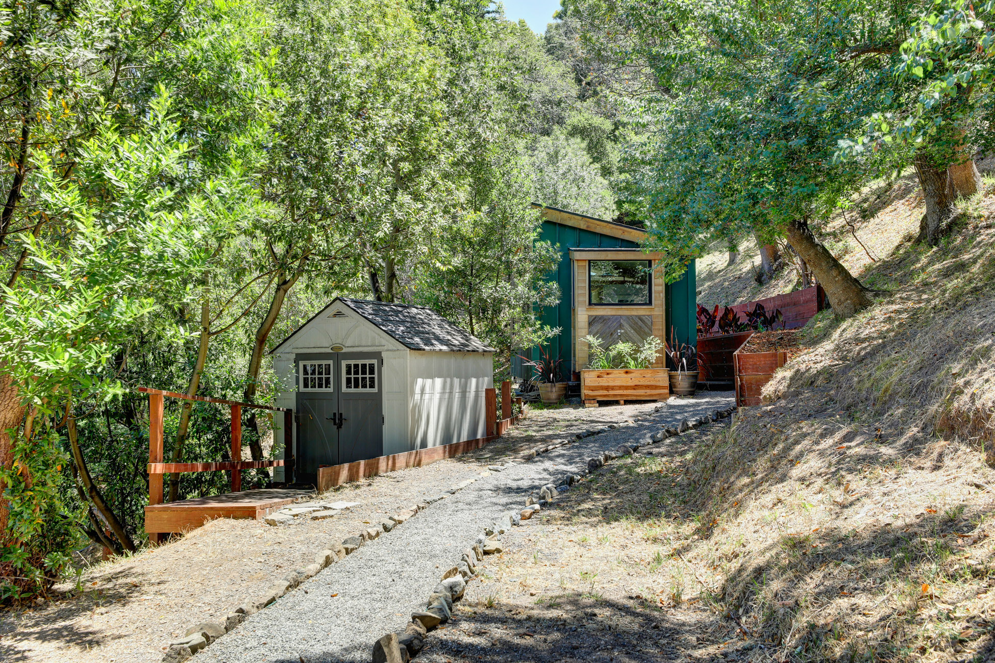 PARADISE RETREAT – image 61