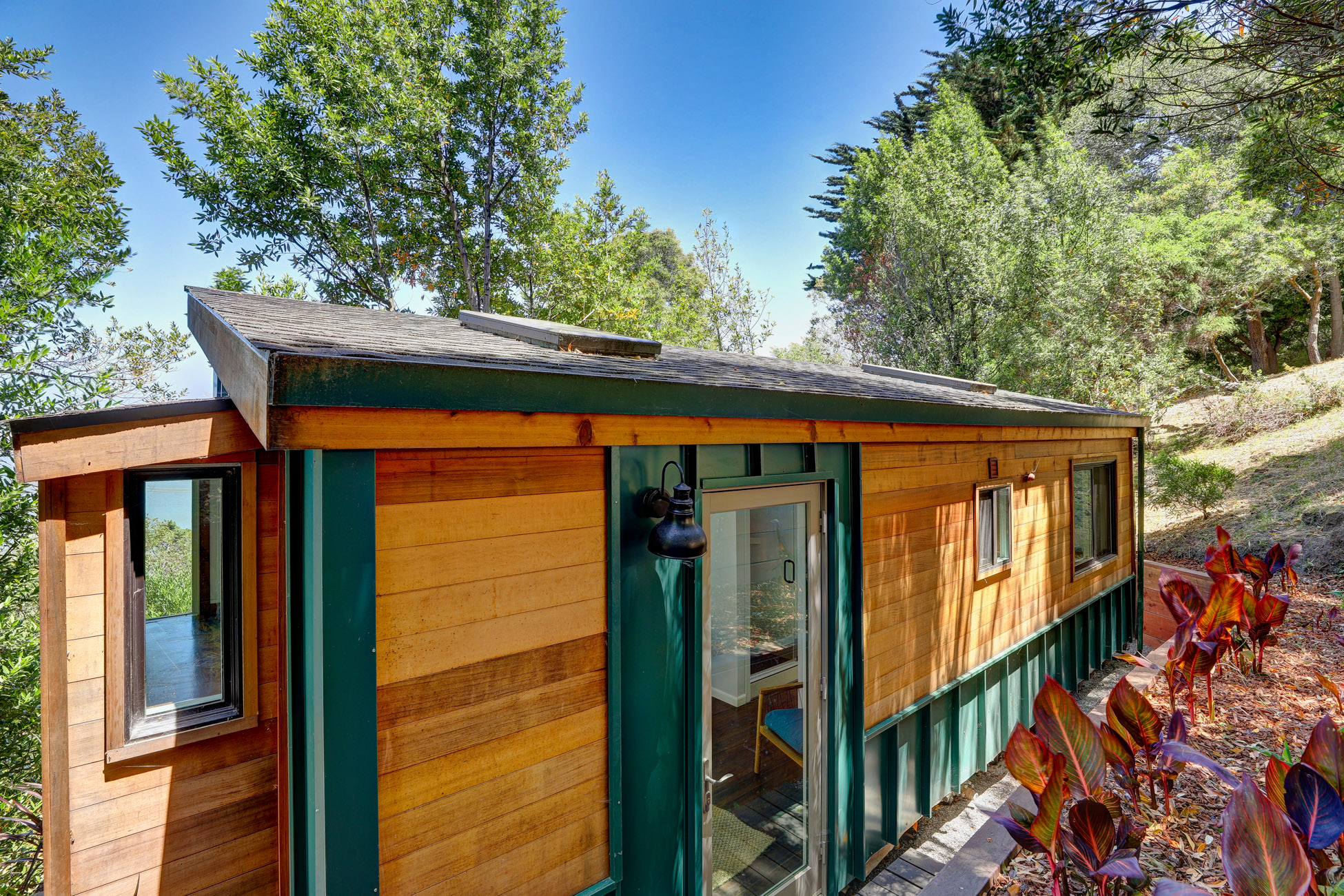 PARADISE RETREAT – image 63