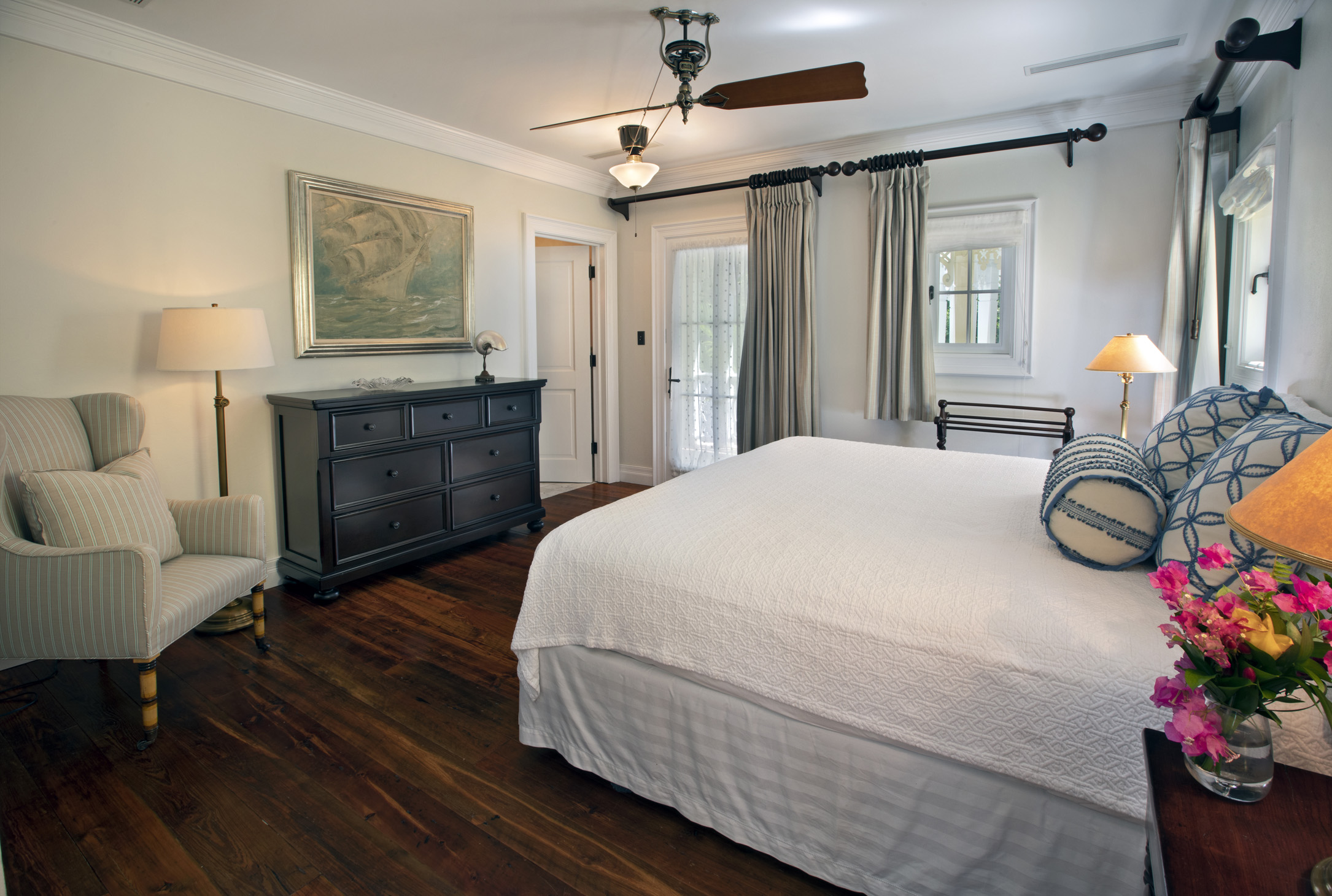 Waterfront Estate – image 33