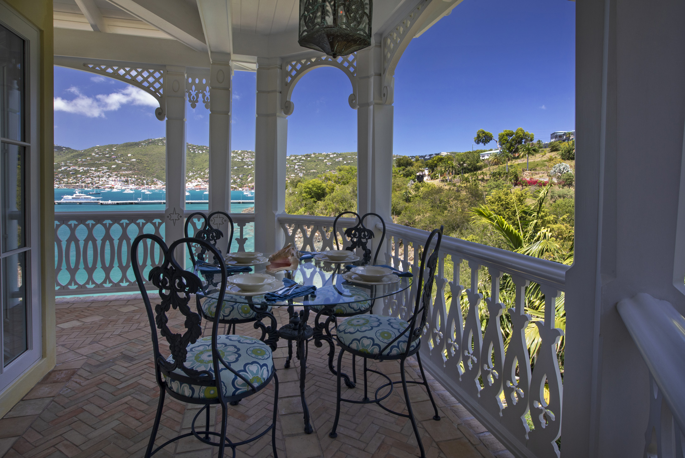 Waterfront Estate – image 30