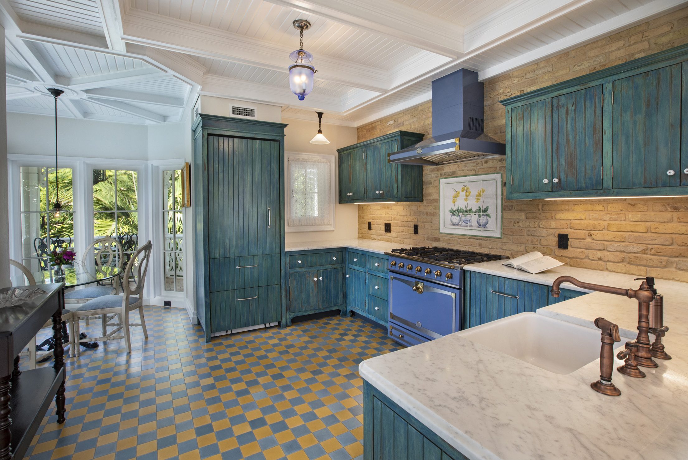 Waterfront Estate – image 29