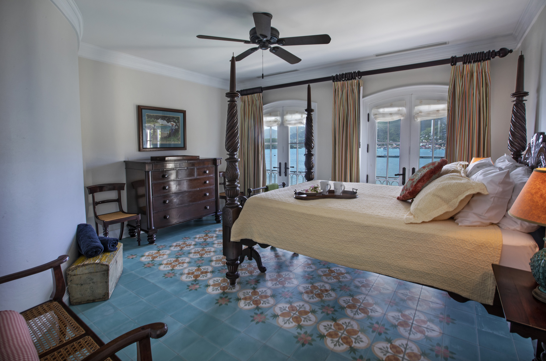 Waterfront Estate – image 36