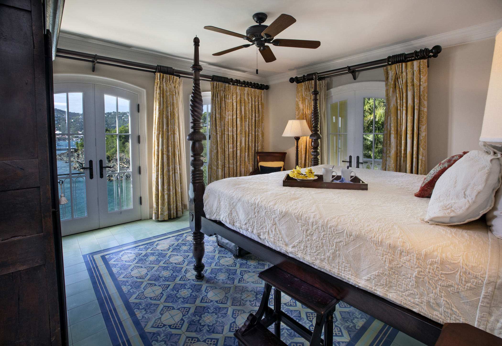 Waterfront Estate – image 35