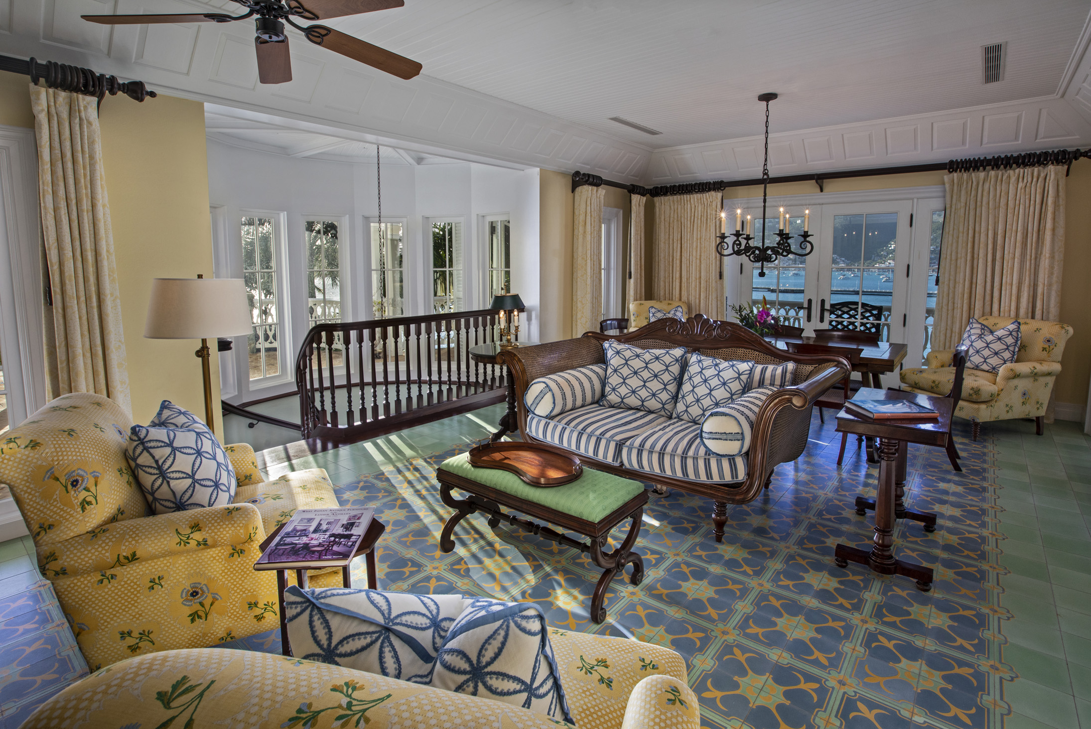 Waterfront Estate – image 27