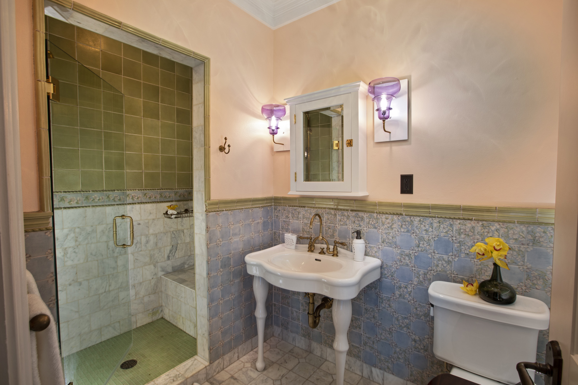 Waterfront Estate – image 32