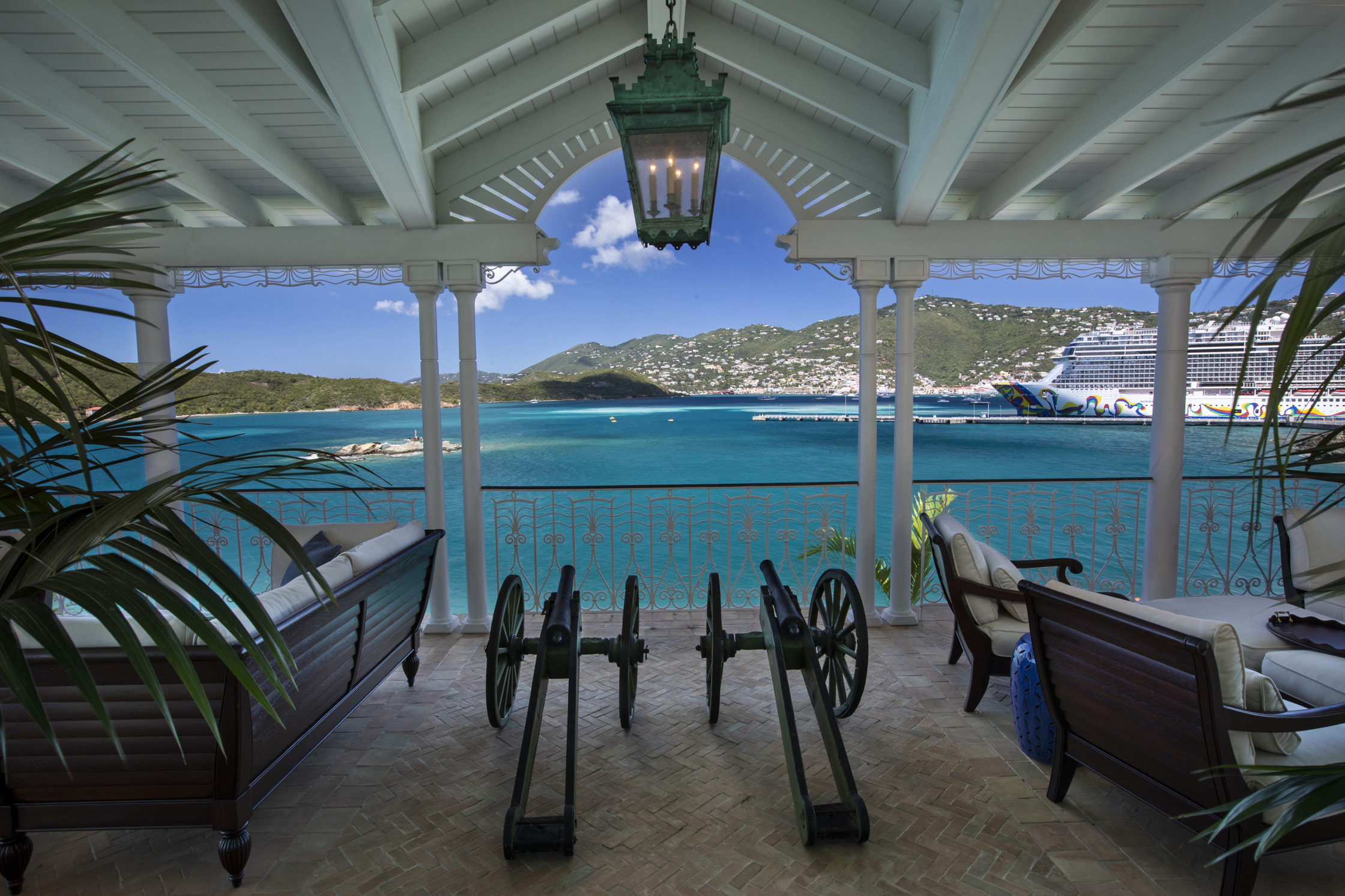 Waterfront Estate – image 7